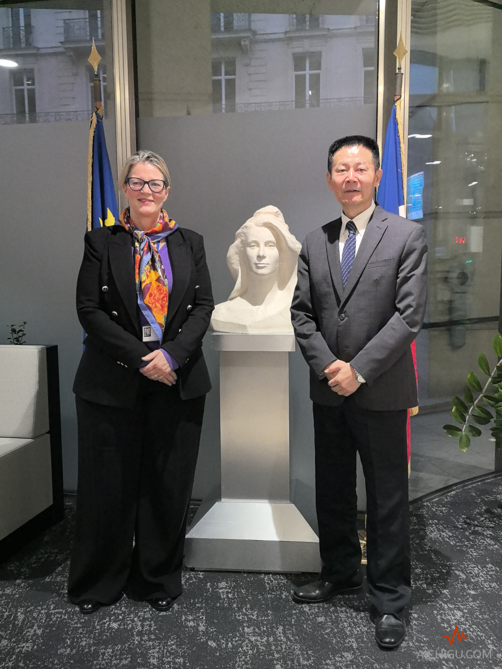 吴清主席访问法国、巴西金融监管部门并与国际机构投资者代表座谈